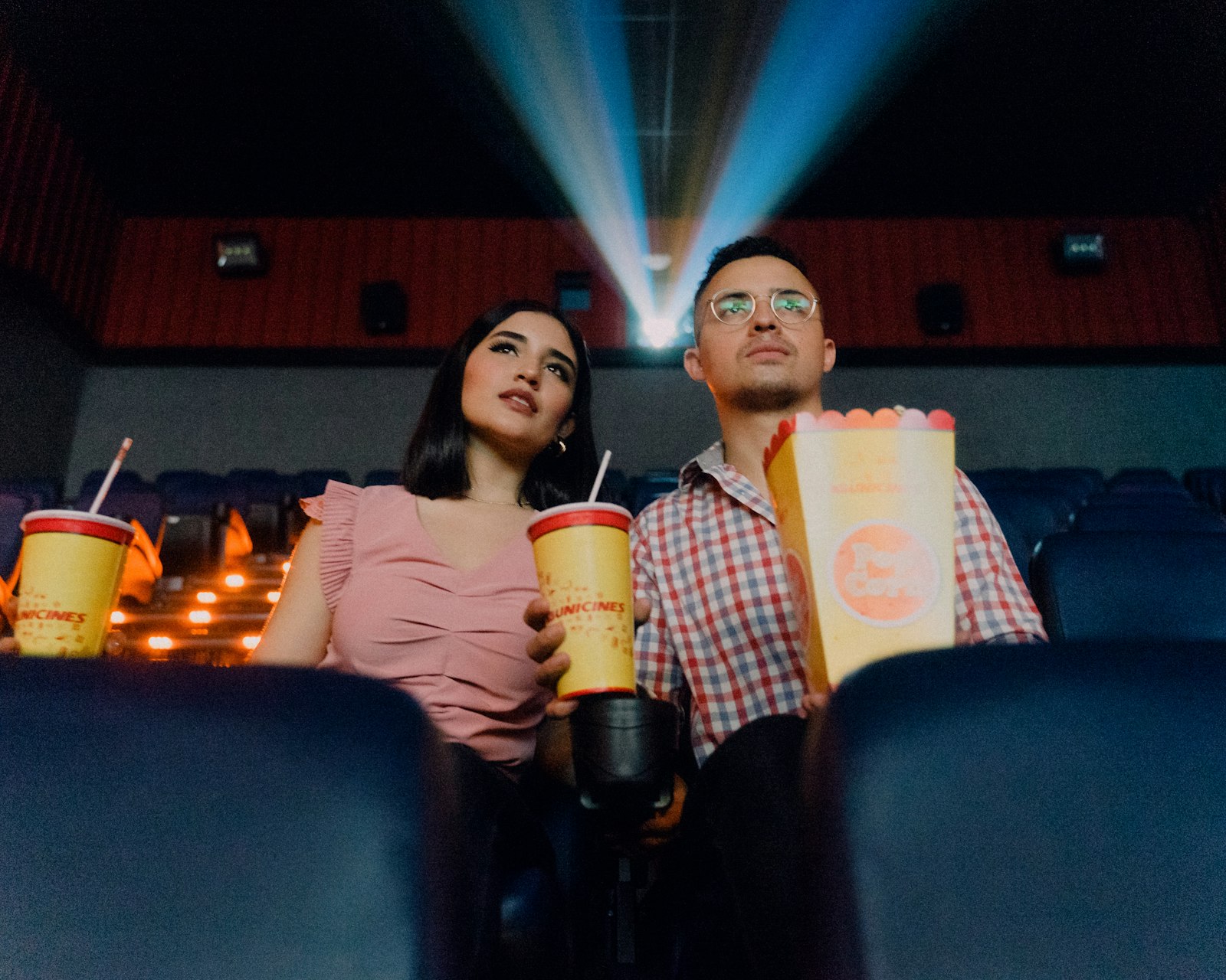 Cara Nobar Online Jarak Jauh Lewat Netflix dan YouTube